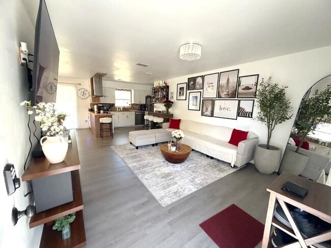 Photo - 137 N Nowell St