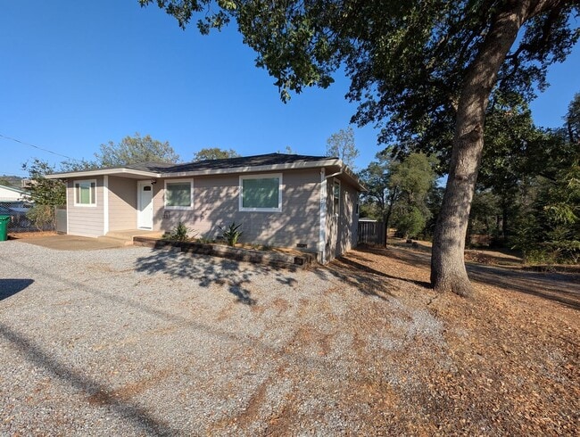 Photo - 3 Bedroom House in Shasta Lake, Fridge, Wa...