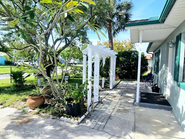 Photo - 484 Poinciana Dr