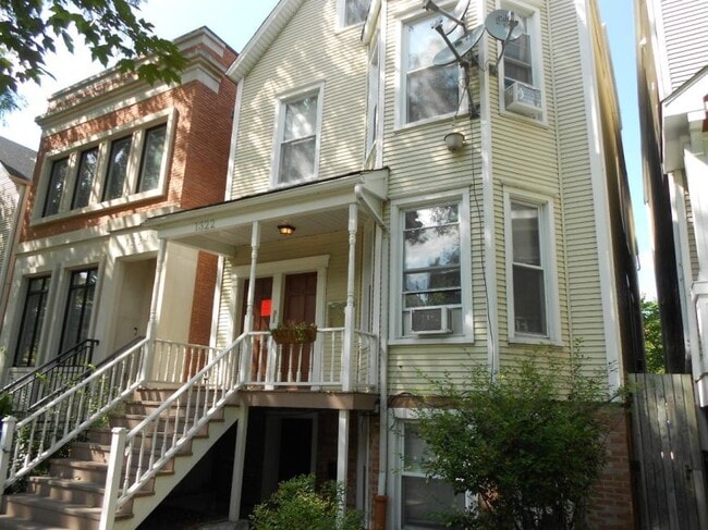 Building Photo - 3 bedroom in Chicago IL 60657 Unit 2 Rental