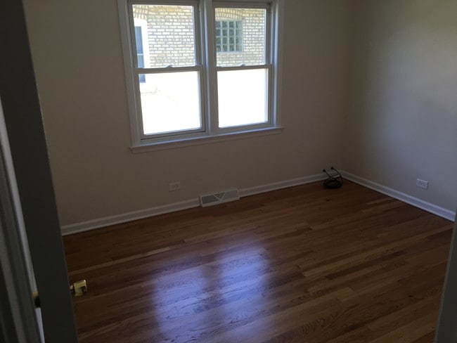 Photo - 5501 W Dakin St Unit First floor