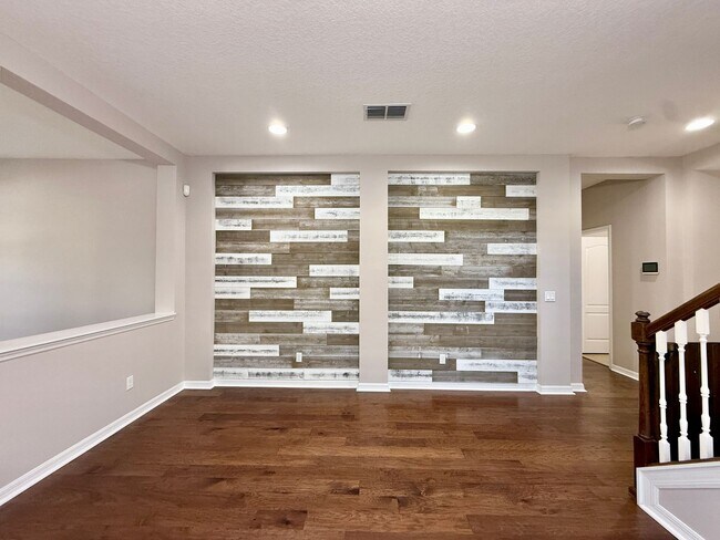 Photo - SPACIOUS Two Story Beautiful 5/4 Home in The Enclave At Aloma!