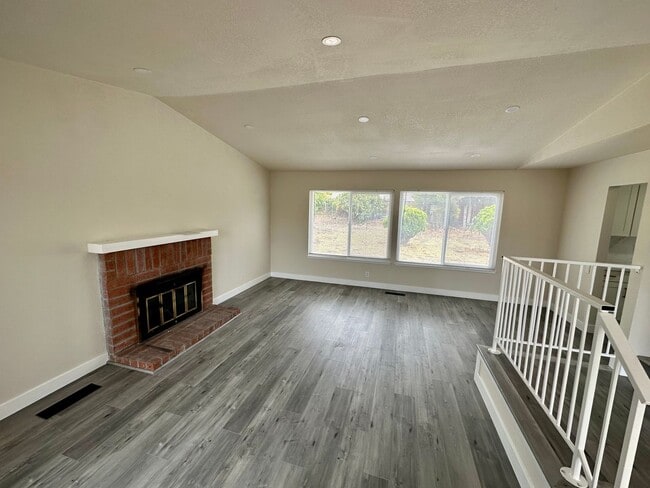 Stunning 4 Bedroom 2.5 Bathroom Home! - Stunning 4 Bedroom 2.5 Bathroom Home!