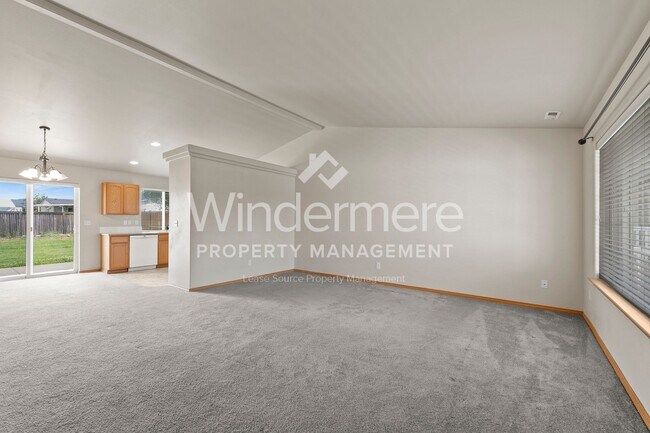 Photo - **Half off Full 1st Month's Rent** Great 3...