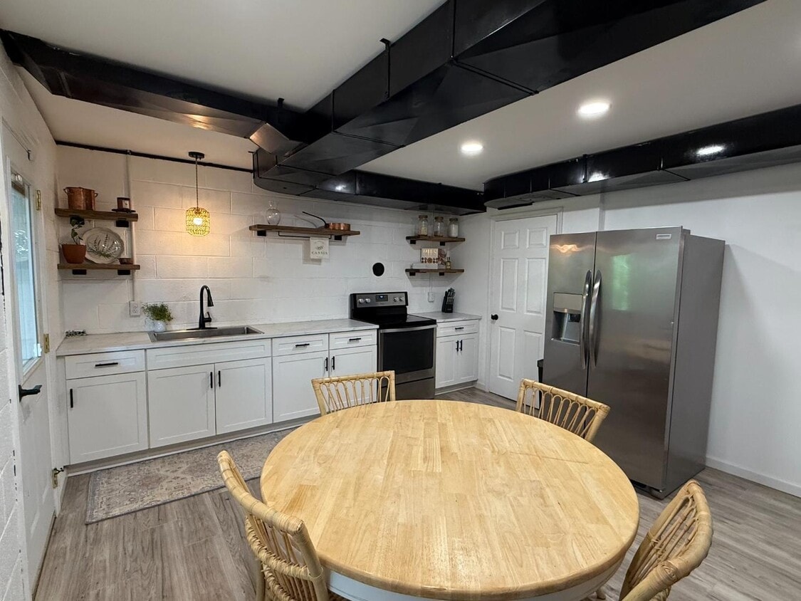 Photo - 633 Sandusky Dr - Unit B (Lower)