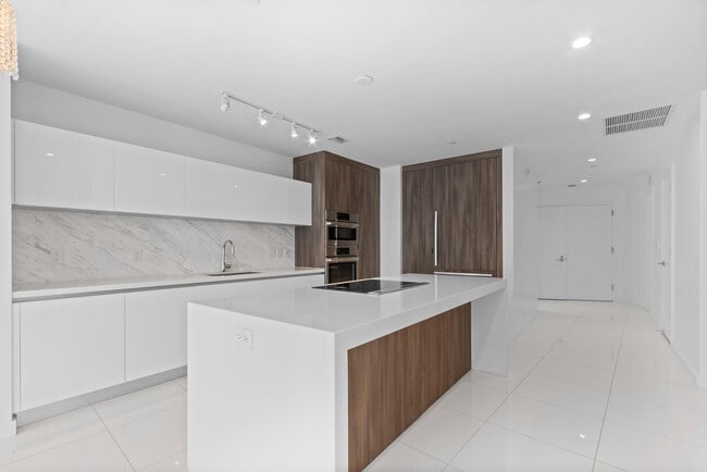 Photo - 851 NE 1st Ave Unidad 3512