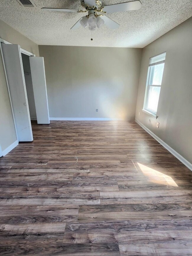 Photo - 309 W Sallier St
