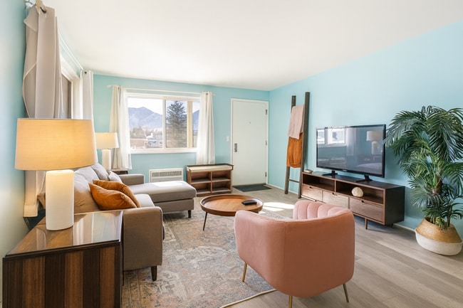 Building Photo - 645 Manhattan Plz