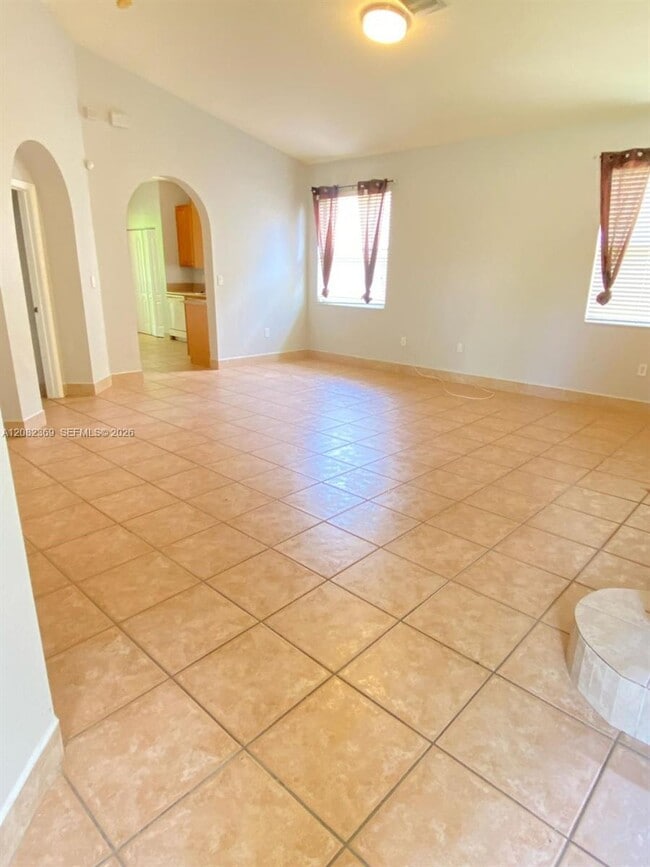 2302 NE 37th Ter