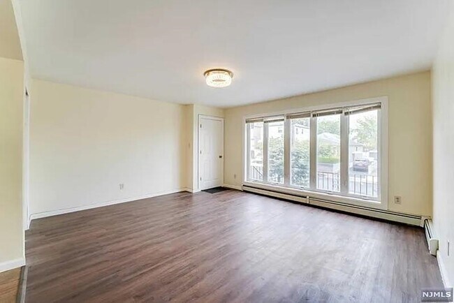 Photo - 180 MCADOO Ave Unidad 1