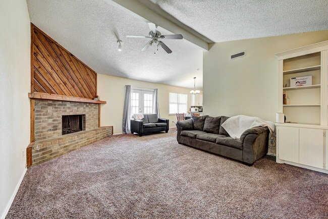 Photo - 2206 Whiteoak Cir