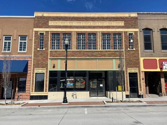 307 E Main - Upper Story Unit - 307 E Main St Apartments Unit 201