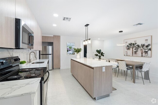 Building Photo - 1212 NW 6th Ct Rental