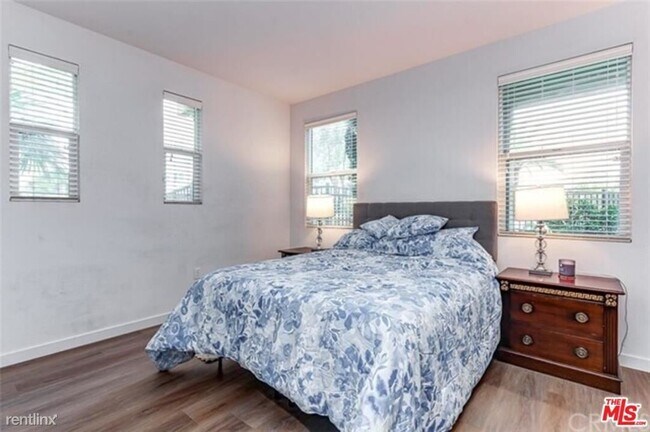 Photo - 4 br, 4 bath Townhome - 5944 Spring St