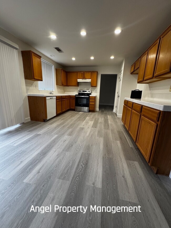 Photo - 1168 Oak Haven Way