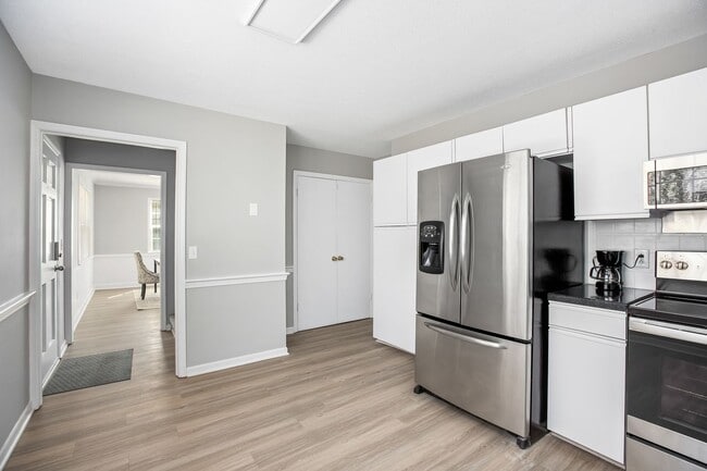 Building Photo - Spacious 3 bed 2 Bathroom House in Peace H...