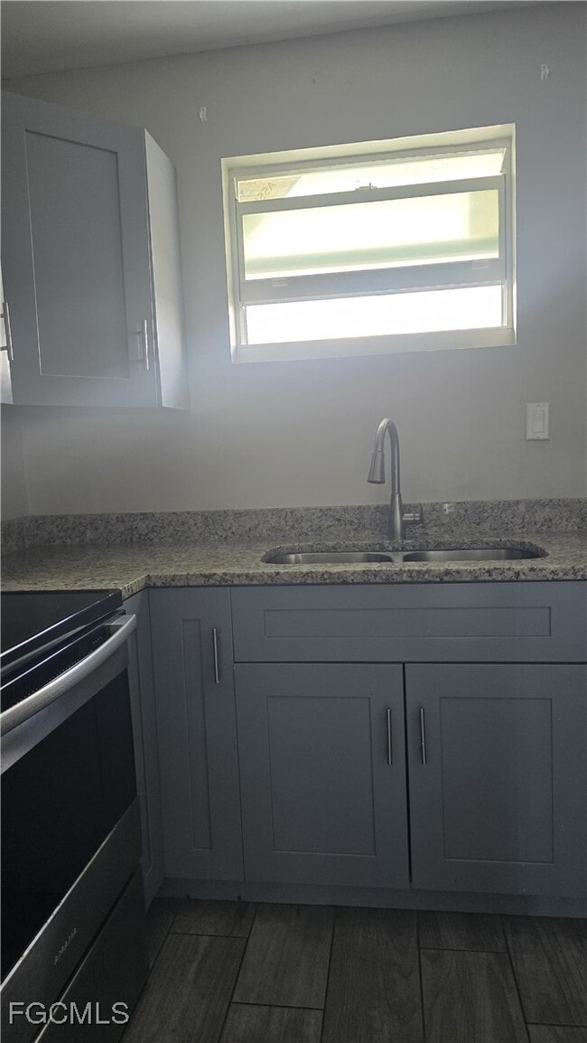Photo - 4952 Vincennes St