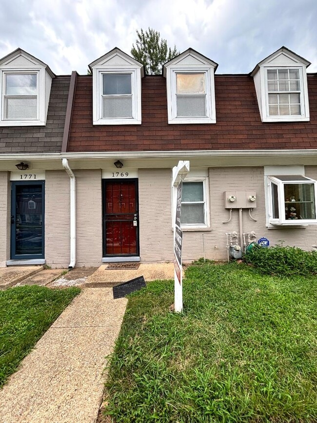 Photo - 1769 Village Green Dr