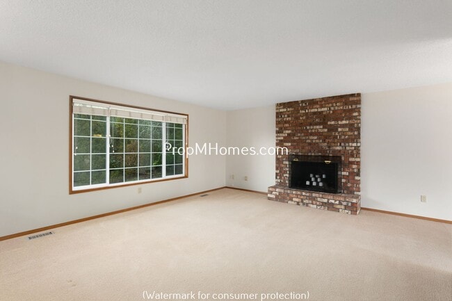 Photo - Spacious Four Bedroom Split-Level Home In Milwaukie!