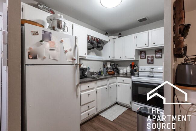 Photo - 607 W Wrightwood Ave Unit 210