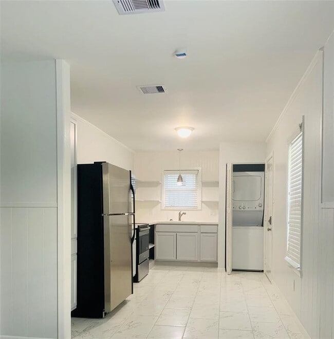 Building Photo - 2303 Blodgett St Rental