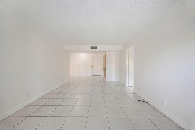 Photo - 470 NW 20th St Unit 204