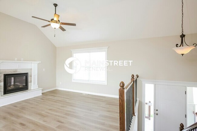 Photo - 4 Bedroom Pet-Friendly Home in Kearney, MO with Main Street Renewal