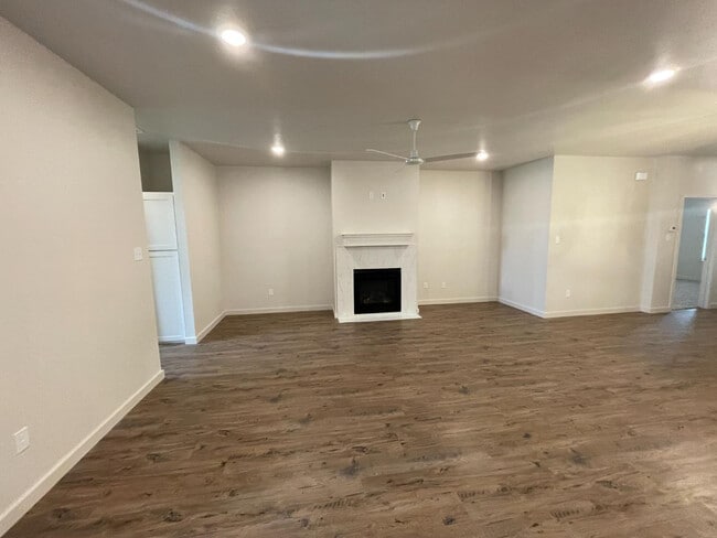 Photo - 10902 Aberdeen Ave