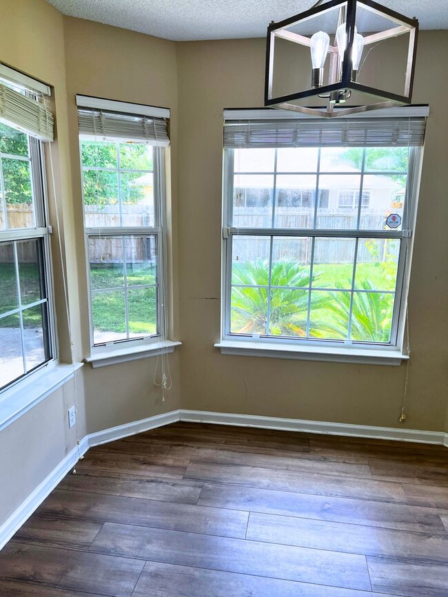 Photo - Charming 4/2 with fenced in yard