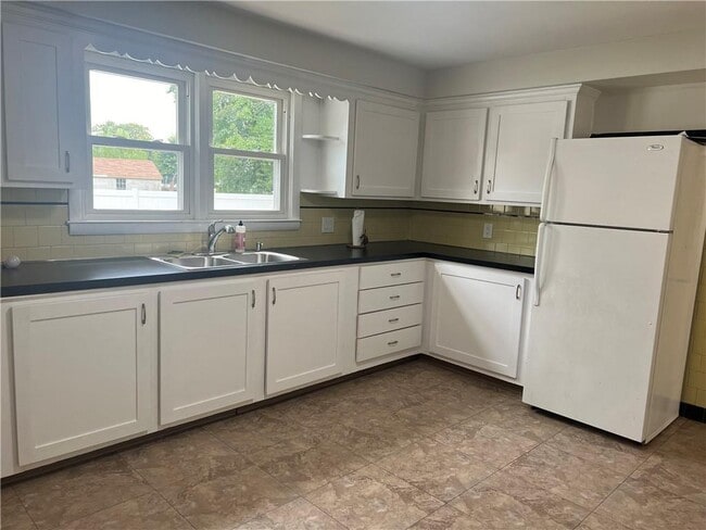 Photo - 108 Airport Rd