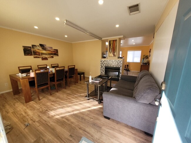 Photo - 37647 Hammer St