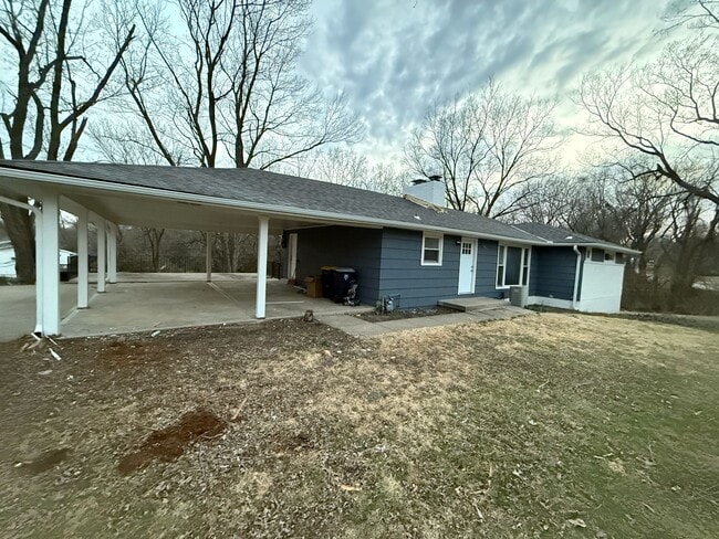 Building Photo - 9900 Richmond Dr