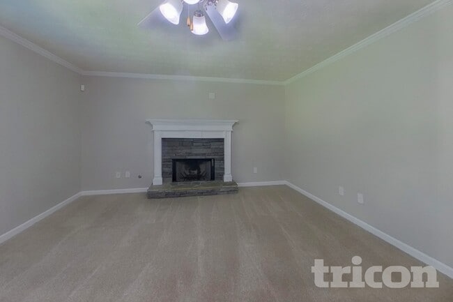 Photo - 315 Avonlea Dr