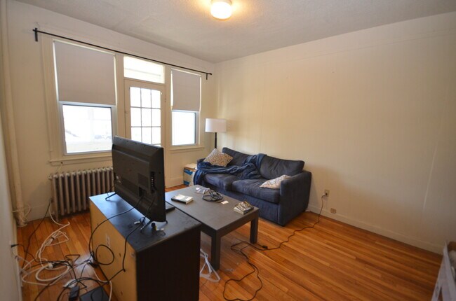 Photo - 1666 Commonwealth Ave Unidad 3 Rental