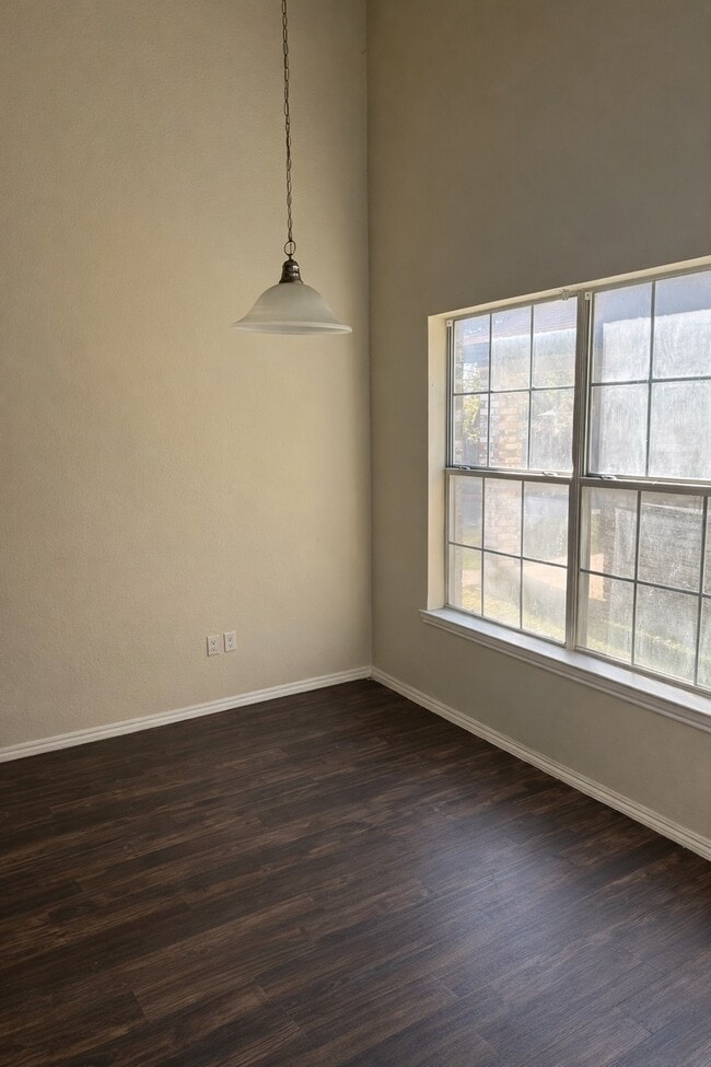 Photo - 5922 Westcreek St S