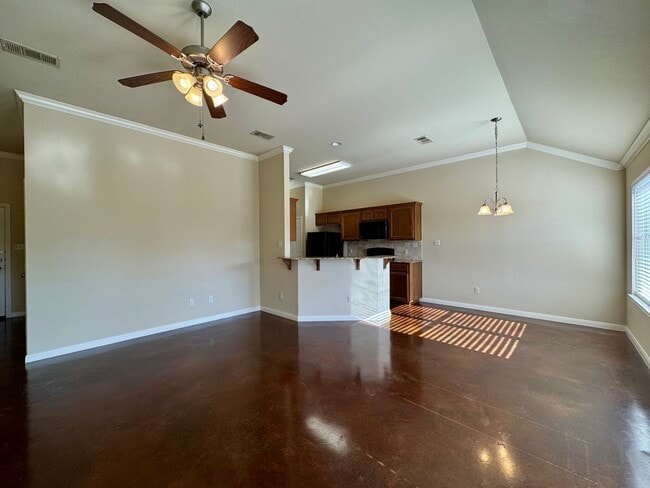Photo - 3BR / 2BA Duplex in Hewitt, Texas | Midway...