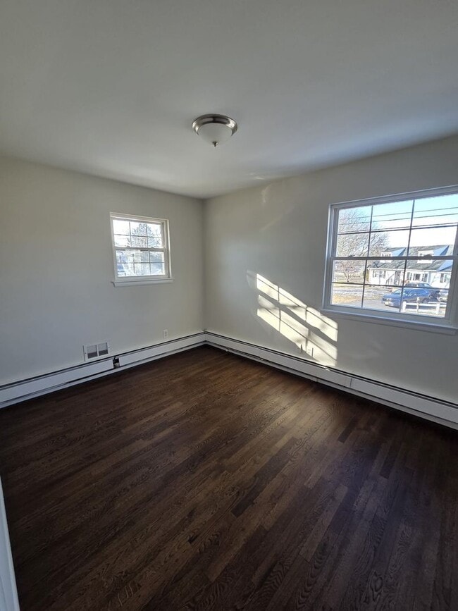 Photo - 895 Salem Dr