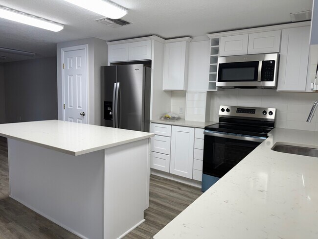 Photo - 400 W Texas Ave Unit 6