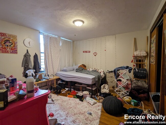 Building Photo - 58 Queensberry St Unit G3