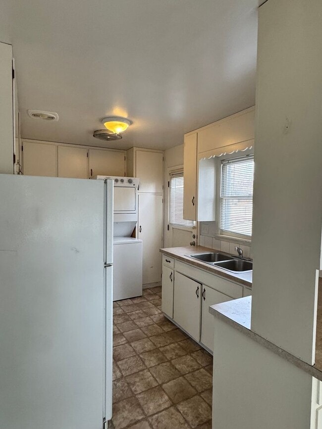 Photo - Near Franklin Park 2 br 1ba, stacked washer/dryer included.