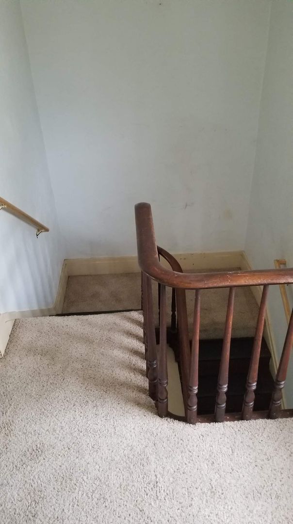 Building Photo - 245 1/2-242 N Spring St Unit 2