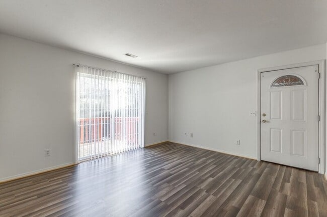 Photo - 82 Eastwood Ct