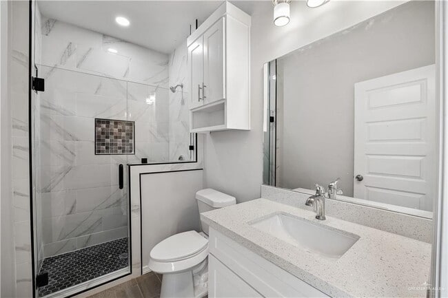 Photo - 12 Deluxe St Unit 2