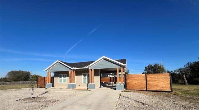 Photo - 615 Luxton St