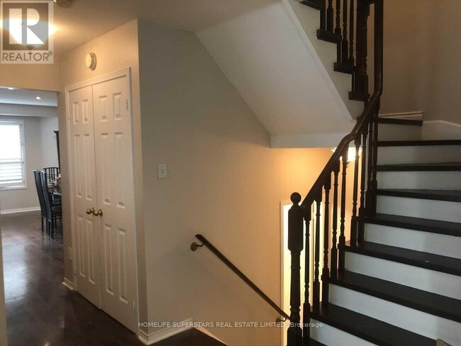 Photo - 2555 Thomas St