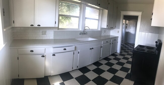 Photo - Beautiful Historic Home in Hilmar