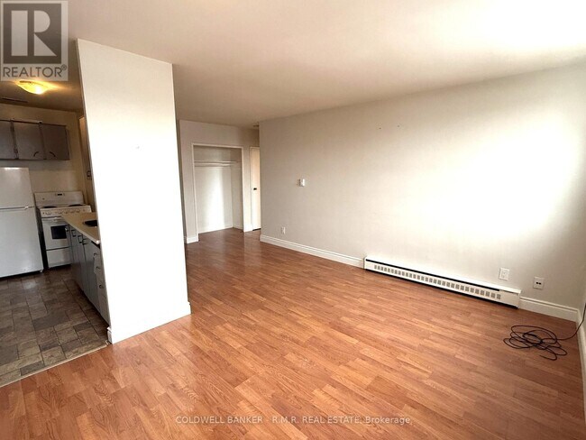 Photo - 357 Wilson Rd S