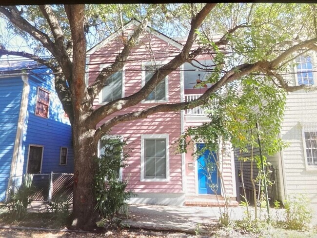 Building Photo - 250 Coming St Rental