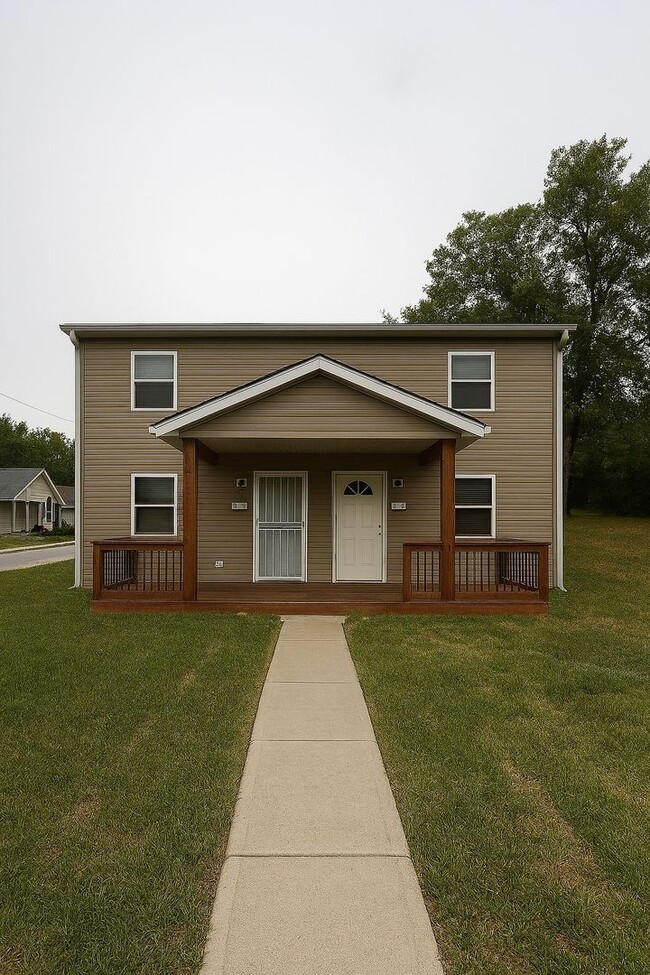 Building Photo - For Rent – 2 Bed / 1 Bath Duplex in Kansas... Rental