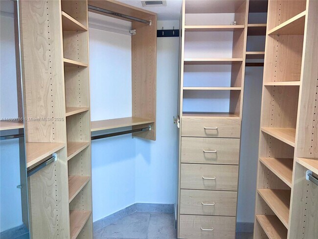 Photo - 3600 Mystic Pointe Dr Unit 511